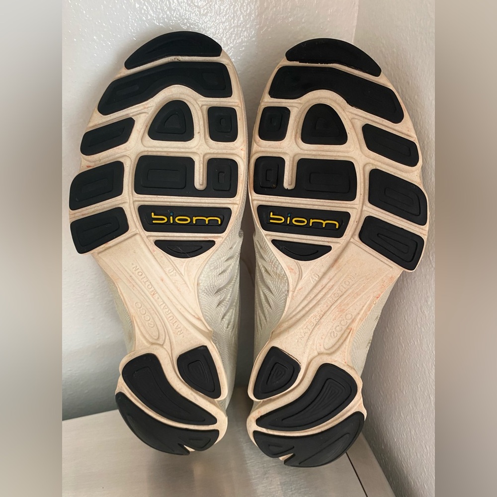 ECCO .. WOMENS WHITE ATHLETIC SHOES - Picture 8 of 12